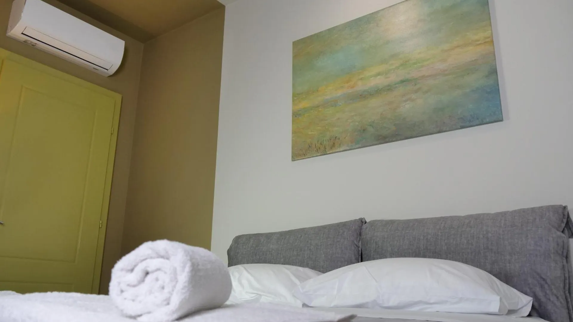 Stay-Five Rooms & Apartments Shkodër 0*,  Arnavutluk