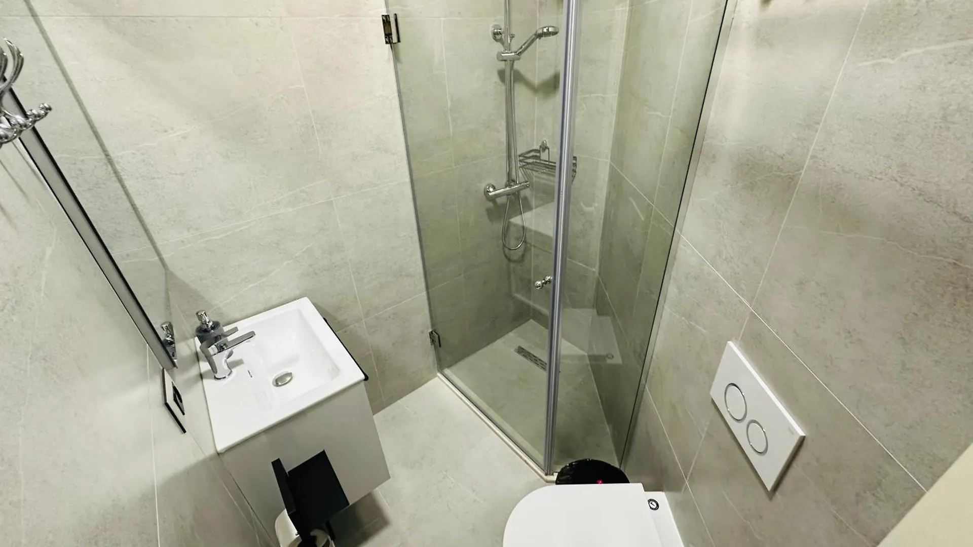 Stay-Five Rooms & Apartments شكودر