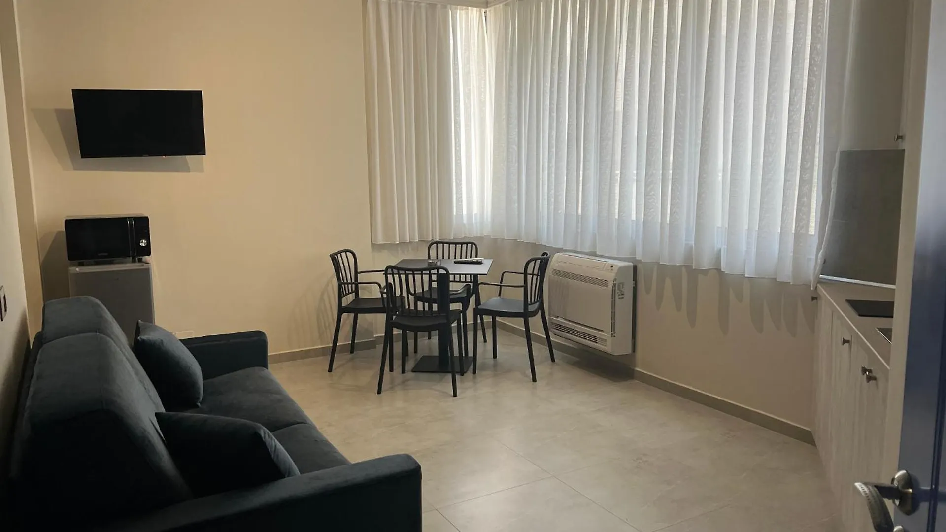 Stay-Five Rooms & Apartments Shkodër 0*,  Arnavutluk