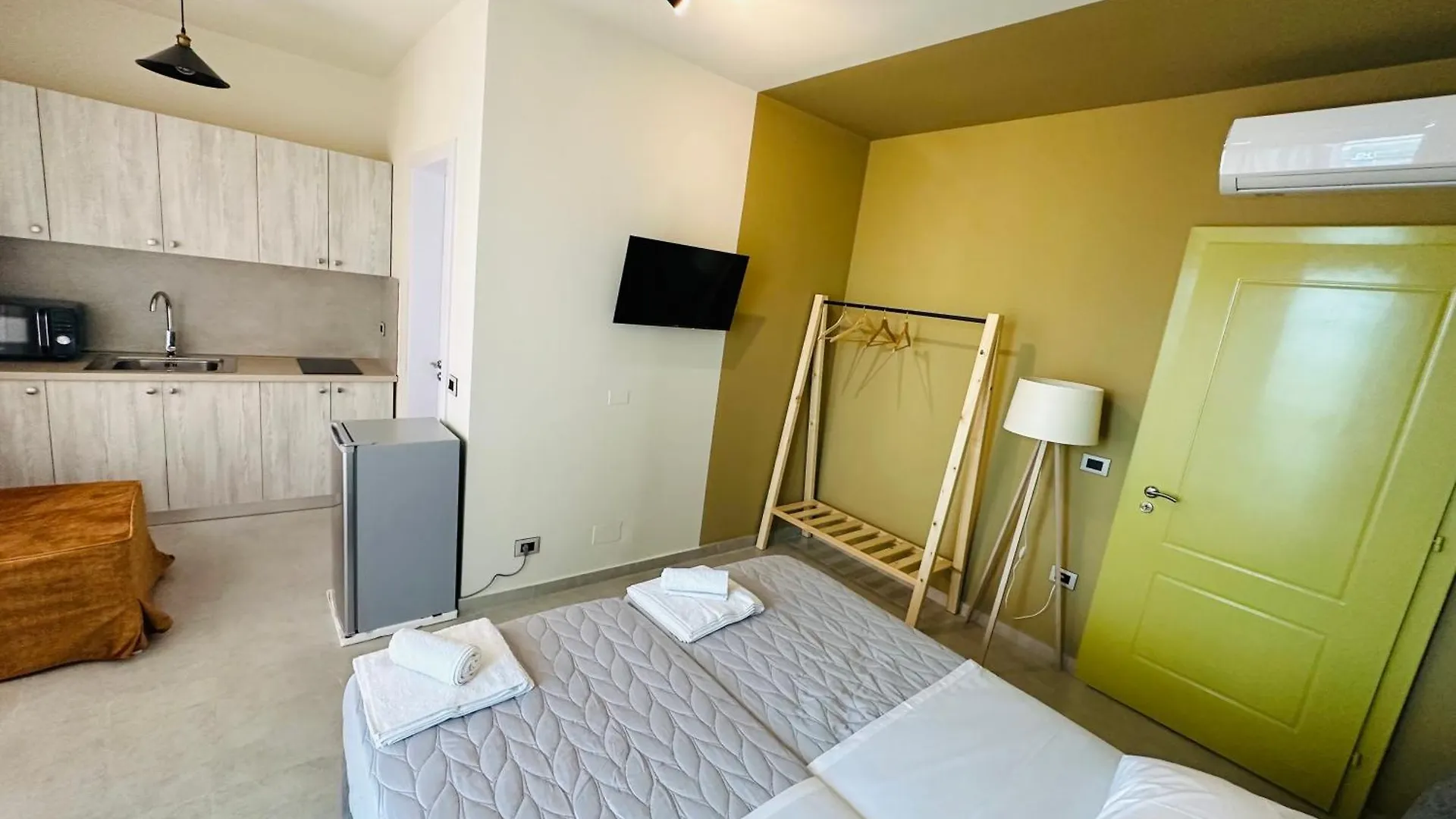 Stay-Five Rooms & Apartments Shkodër